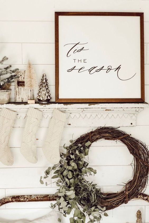 a stylish modenr Christmas sign in a stained frame, with calligraphy is easy to make and it looks cool