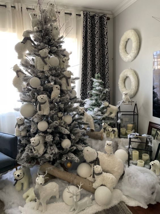 a whimsical Christmas tree with bears, snowballs, owls and deer is a veyr creative idea to excite your kids