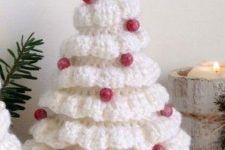 a vintage-looking knit Christmas tree