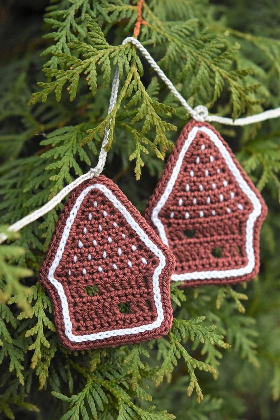 pretty knit gingerbread house ornaments with white rims are great Christmas ornaments or gift tags