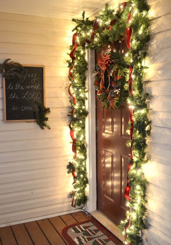 53 Super Cool Outdoor Décor Ideas With Christmas Lights - DigsDigs