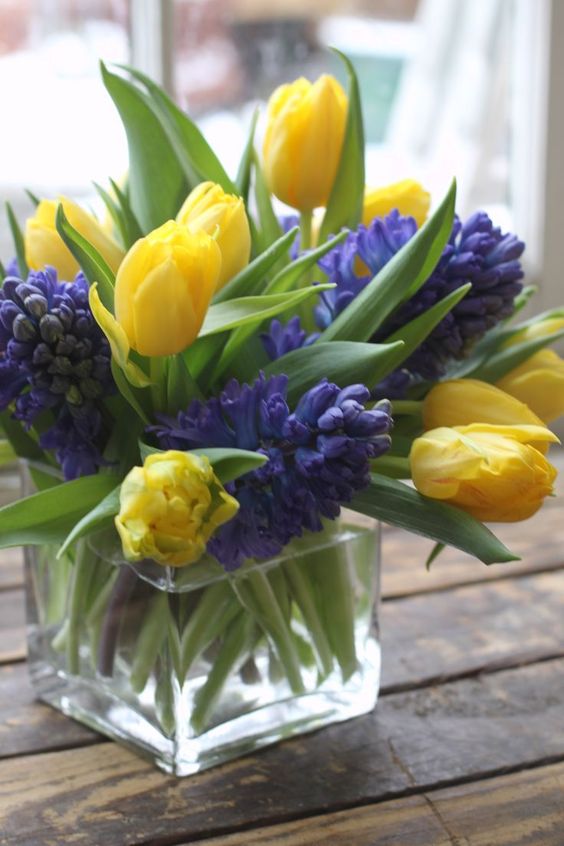 a super simple spring centerpiece with flowers