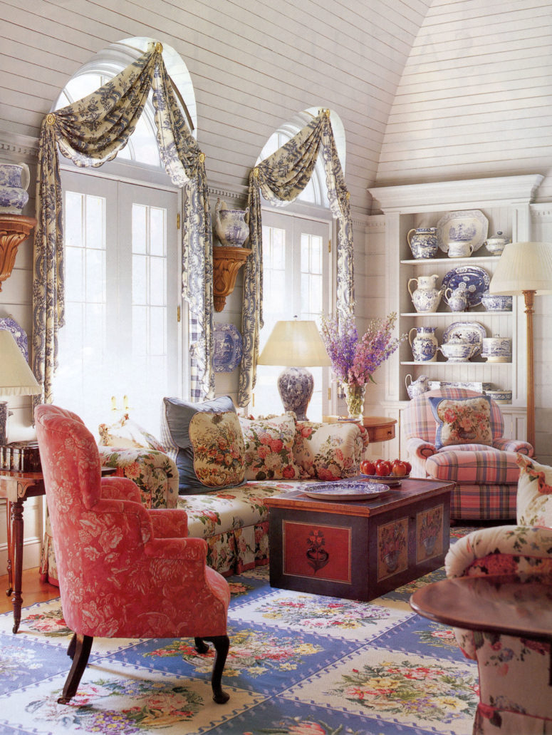 Fill the room with wildflower chintz patterns and you won't regret. It' look really cool and interesting. Wood-panelled walls is an another great feature that fit well into farmhouse interiors.