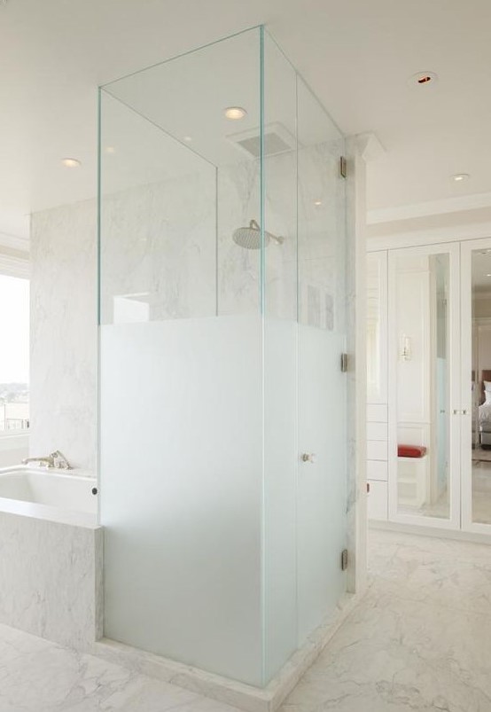 a half frosted glass shower next to the bathtub is a gorgeous contemporary bathroom decor idea