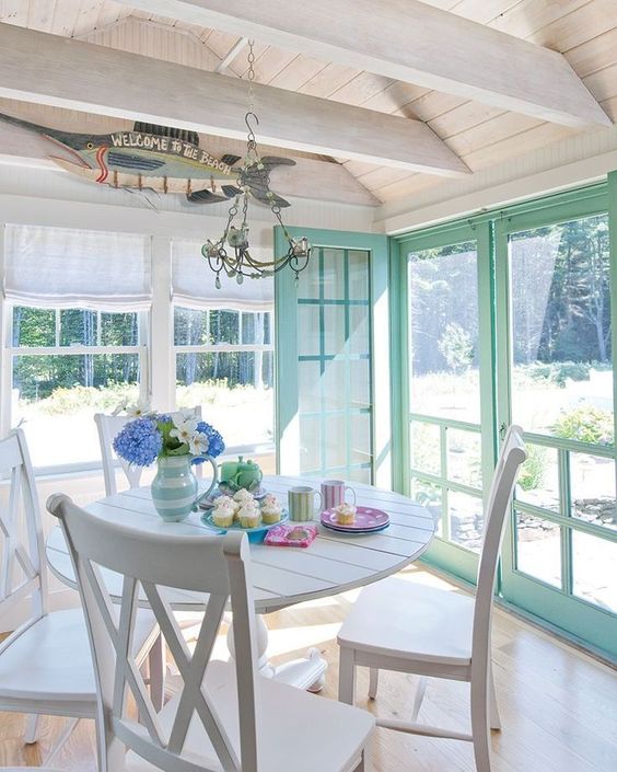 38 Farmhouse Sunrooms You Will Never Want to Leave DigsDigs