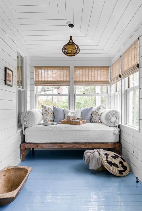 40 Coastal And Beach-Inspired Sunroom Design Ideas - DigsDigs