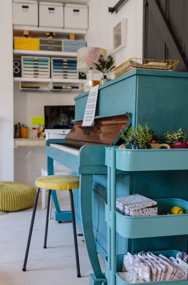 Fresh herbs and kitchen towels could easily be stored in the cart.