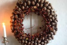 a pecan wreath with berries on branches is a lovely idea for a natural-inspired outdoor space