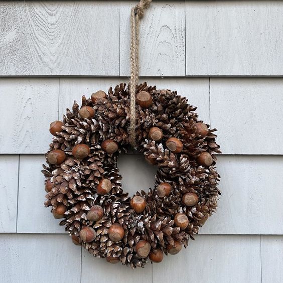 a pinecone and acorn wreath is a simple and cool idea for the fall or transitional fall to winter time