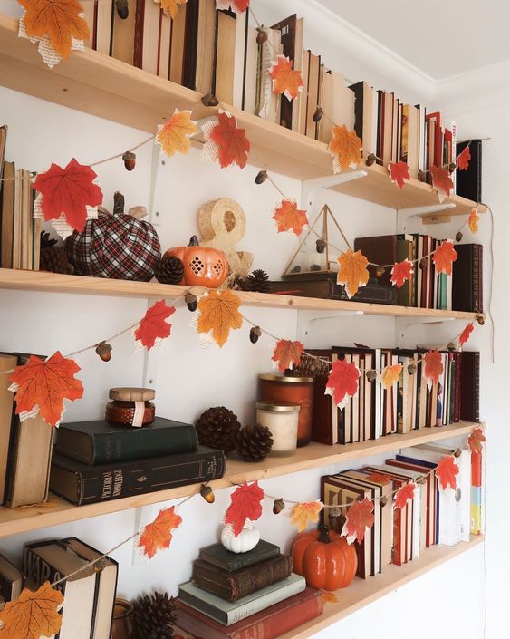 a simple and cozy fall garland of silk leaves and acorns is a stylish idea for fall and Thanksgiving, it will give a woodland feel to the space