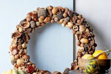 a super natural-looking fall wreath with nuts, acorns and other pieces is a lovely rustic decor idea to realize yourself