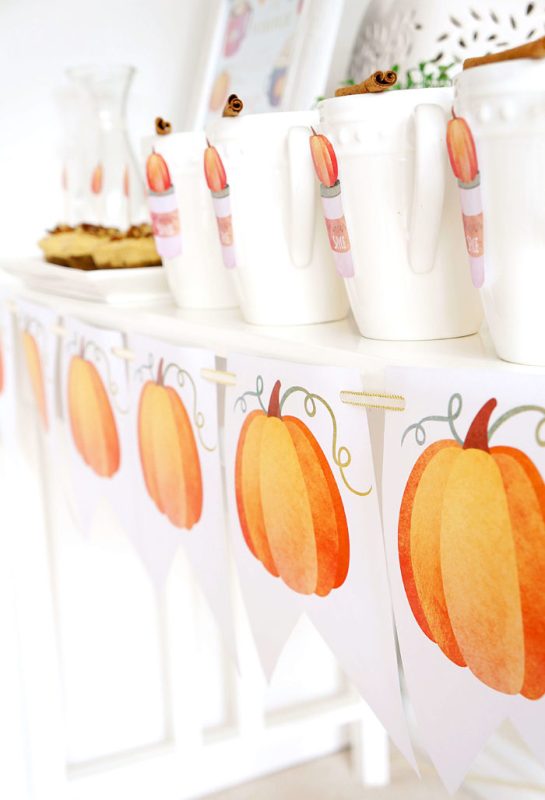 a vintage printable Thanksgiving banner with pumpkins is a fast and cool last-minute decor idea