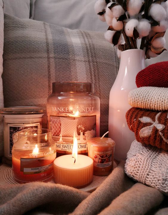 افكار لتنسيق الشموع في المنزل في فصل الخريف حصري 2020 A-whole-arrangement-of-gorgeous-aroma-candles-is-a-fantastic-solution-to-enjoy-this-cozy-season