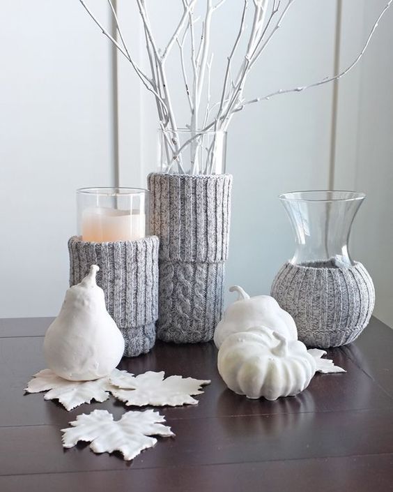 افكار لتنسيق الشموع في المنزل في فصل الخريف حصري 2020 White-faux-veggies-and-fruits-white-fall-leaves-vases-with-whitewashed-branches-candles-with-grey-knit-cozies