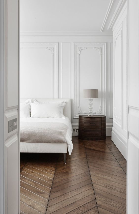 a neutral bedroom design in white