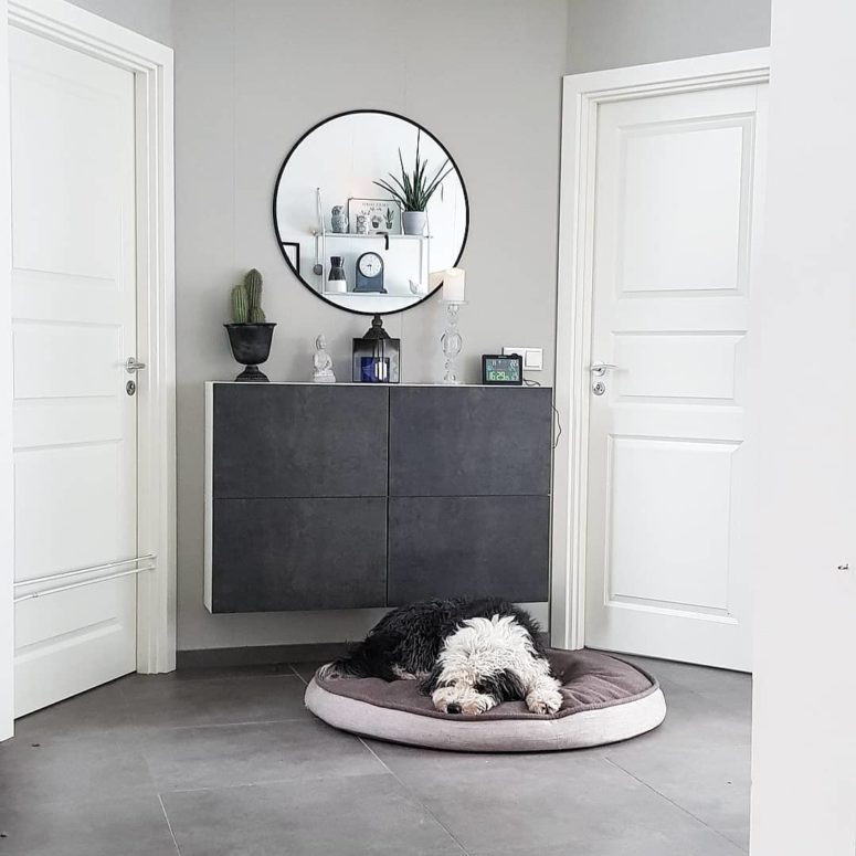 Concrete doors make this entryway unit looks ultra-modern. (alltsemgerirhusadheimili_ester)