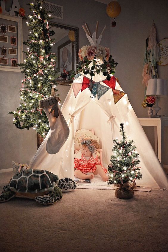 61 Cool And Fun Christmas Decor Ideas For Kids’ Rooms DigsDigs