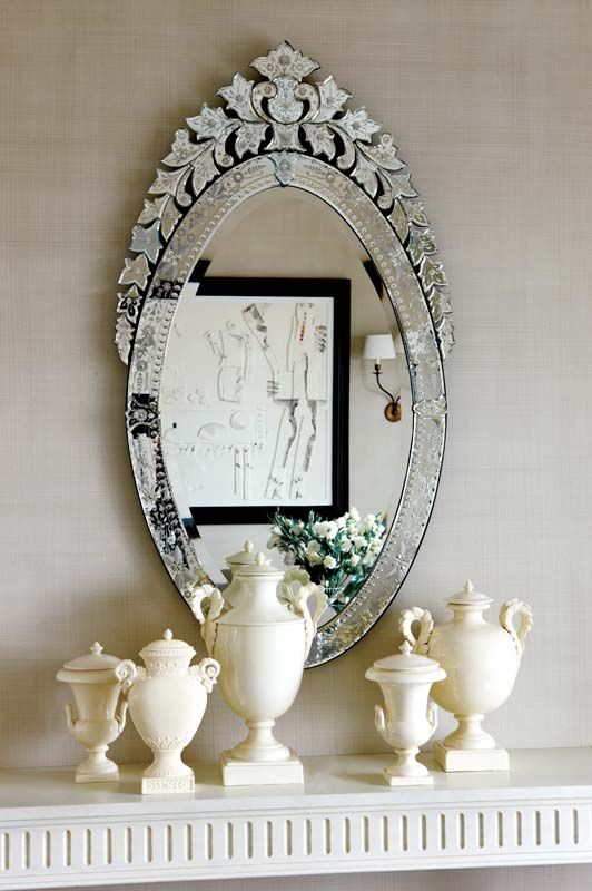 a gorgeous vintage oval mirror wiht a beautiful botanical decoration on top is amazing for a vintage space, it will add a refined touch