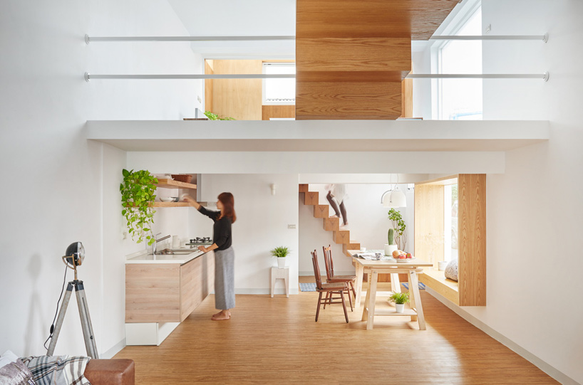  The balance between space and lighting were explored by the designers