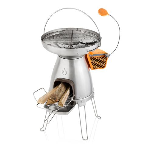 02 Using only fallen branches or small pieces of firewood, you can make wood-fired meals