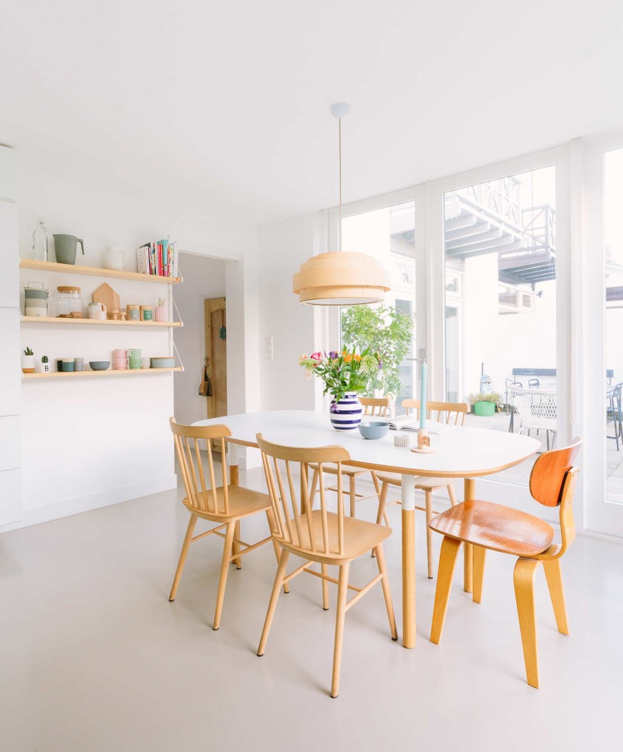 The dining zone is simple with a copper-color dining set and shelf