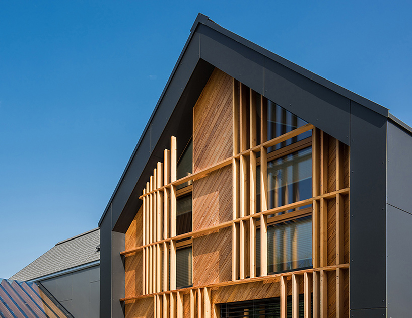Narrow wooden elements that also function as suncreens