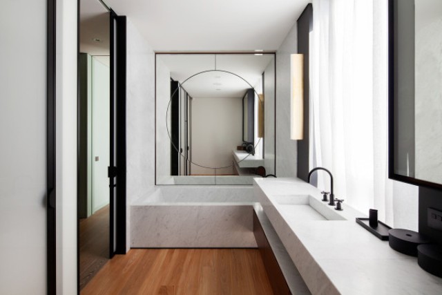 This bathroom is more art deco, in a stylish combo of black and white