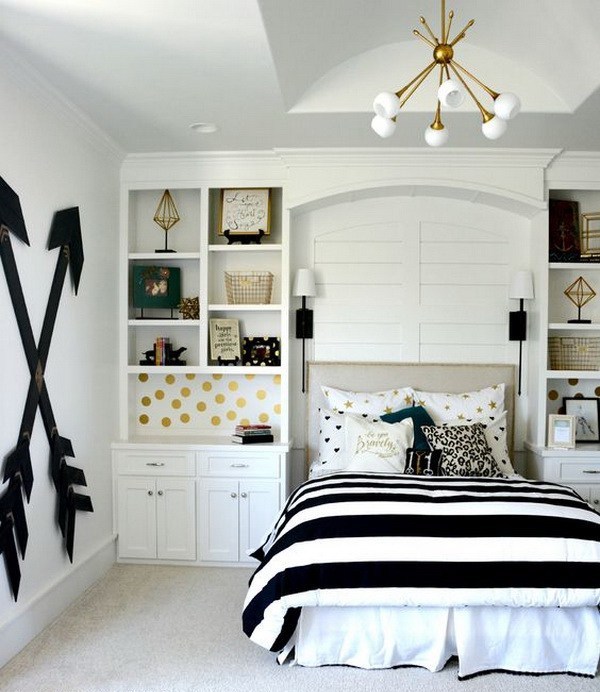 11 wall storage niches on either side of the bed highlight the zone