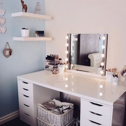 teenager dressing table