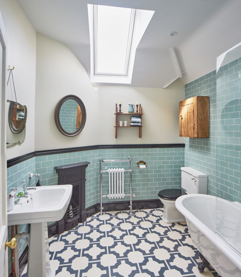 37 Ideas To Use All 4 Bahtroom Border Tile Types Digsdigs - Bathroom Wall Tile Border Ideas