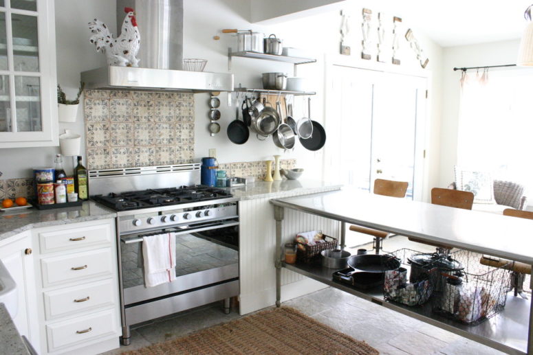 natural fiber kitchen mat would add a rustic touch to a contemporary kitchen