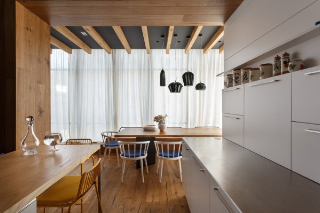 The styles and colors are mixed to create a lively ambience