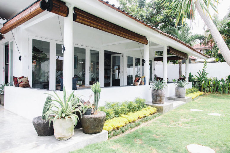There are two main spacious bedrooms and luxurious outdoor bathrooms