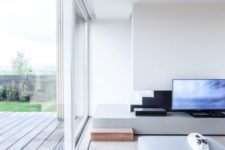 04 The home is clutter-free, spacious, airy and ultra-minimalist