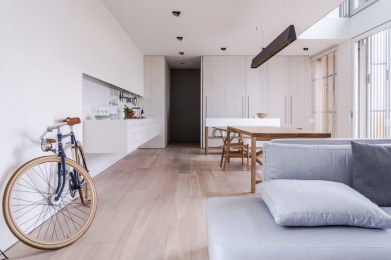 The walls were painted white, light wood was placed on the floors and all the colors you'll see are neutrals The walls were painted white, light wood was placed on the floors and all the colors you'll see are neutrals