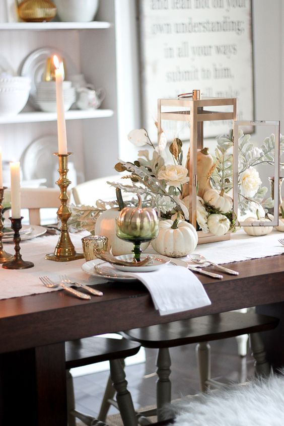 30 Cozy And Inviting Fall Table Décor Ideas - DigsDigs