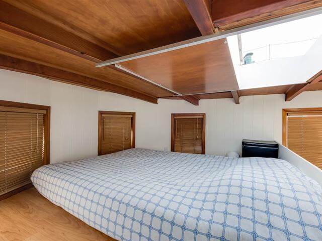 The roof above the bedroom can be opened to get fresh air and views