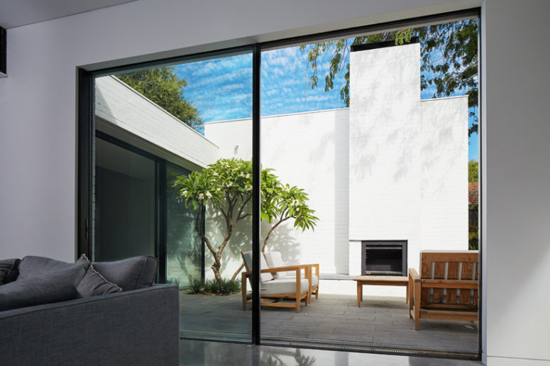 Extensive glazings open the home to the courtyard and lets the owners feel like they are outside