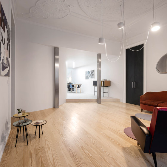 The furniture used is absolutely different, and only one feature unites it, it's eye-catching