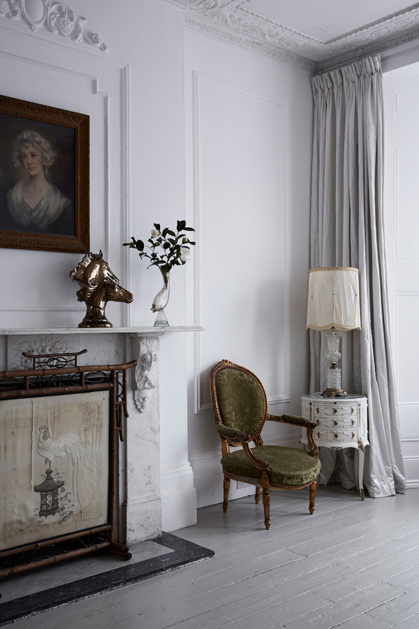 Some of the fireplaces are non-working ones but they addd to the decor a lot