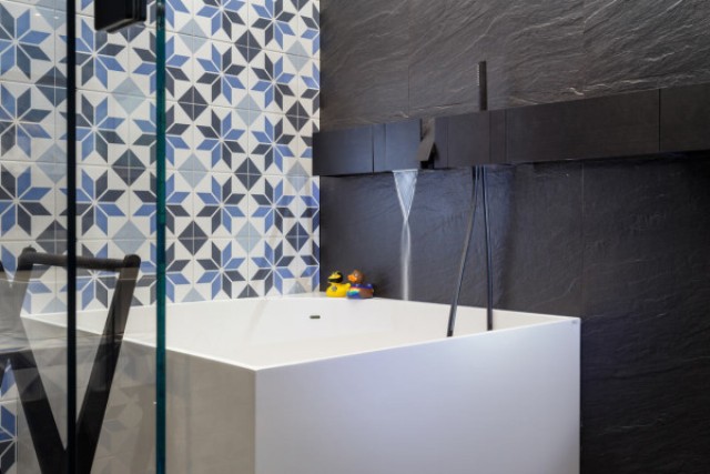 The bathtub is square to remind that it's a man's space