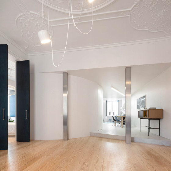 The overlay of geometries, textures and materials, contrasting with the abstract white background