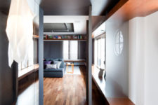 10 Warm woods were used to give coziness to the interior