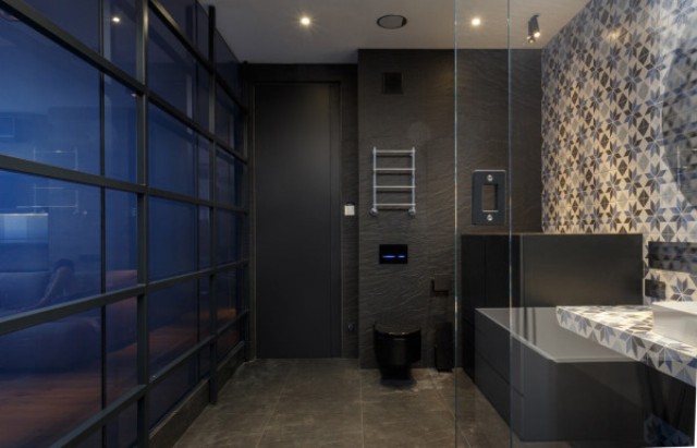 The touches of industrial style look very chic here