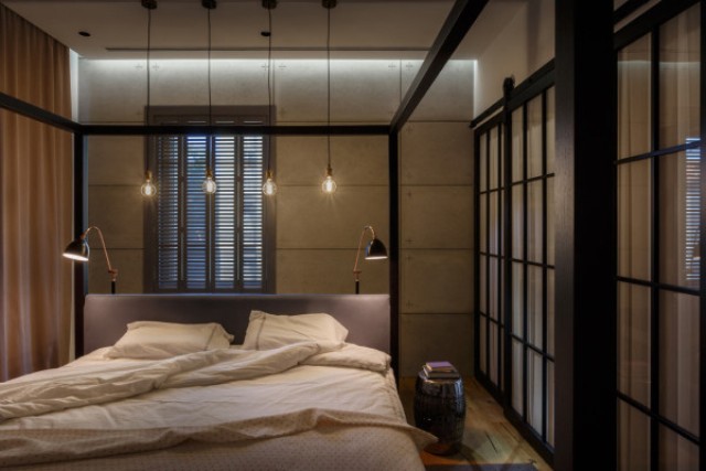 There are no unnecessary things in the bedroom