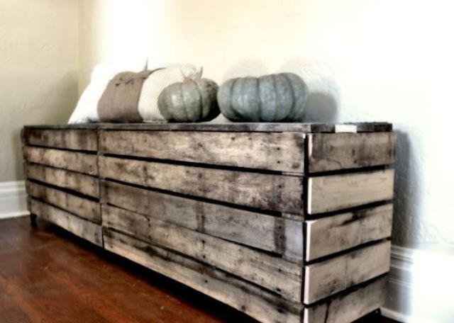pallet radiator cover that can be easily DIYed