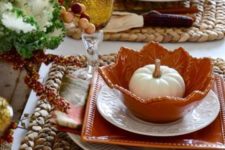 20 whimsy table setting with leaf-shaped chargers, woven mats and corn