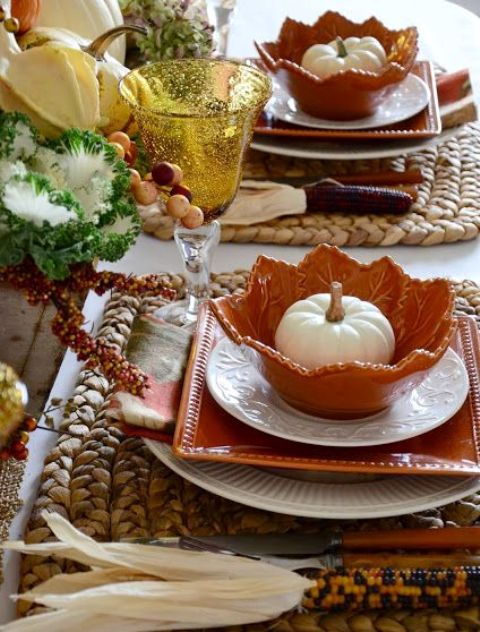 30 Cozy And Inviting Fall Table Décor Ideas - DigsDigs