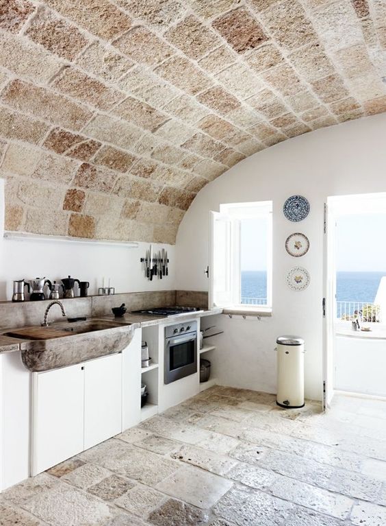 25 Stone Flooring Ideas With Pros And Cons Digsdigs Limestone Floors And Ceiling That Echo With Each Other