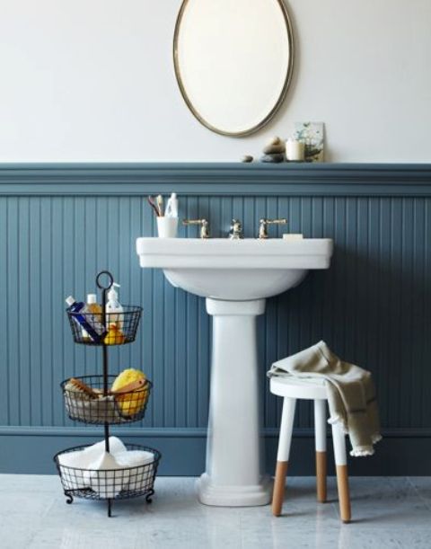 traditional wood panelling in blue for a vintage-styled bathroom